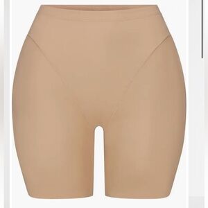 SKIMS body butt & hip enhancing shorts
